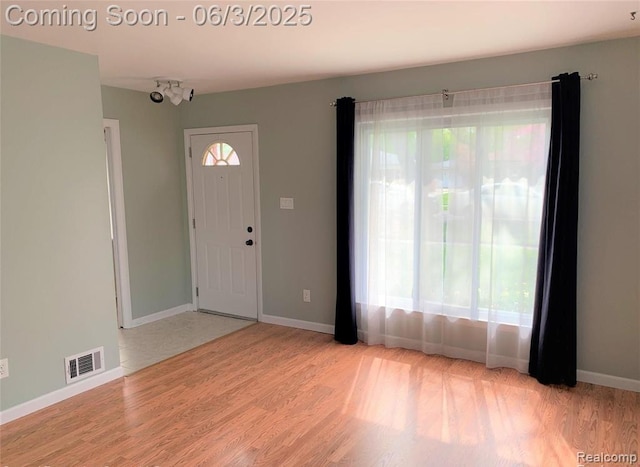 28132 Brentwood St, Southfield, MI 48076 - entrance foyer with wood finished floors and baseboards
