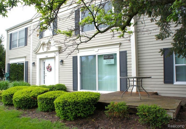 966 Bloomfield Village Blvd, Auburn Hills, MI 48326 - doorway to property featuring a deck