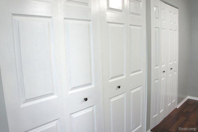 966 Bloomfield Village Blvd, Auburn Hills, MI 48326 - detailed view of wood finished floors and baseboards