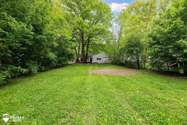 3825 Craig Dr, Flint, MI 48506 - view of grassy yard