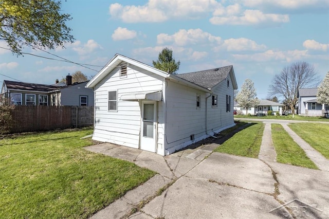 1303 S Warner St, Bay City, MI 48706 - view of side of property featuring roof with shingles
