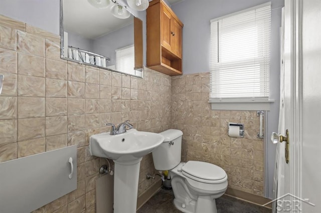 705 W Jenny St, Bay City, MI 48706 - full bath with toilet, tile walls, a shower with shower curtain, and a sink