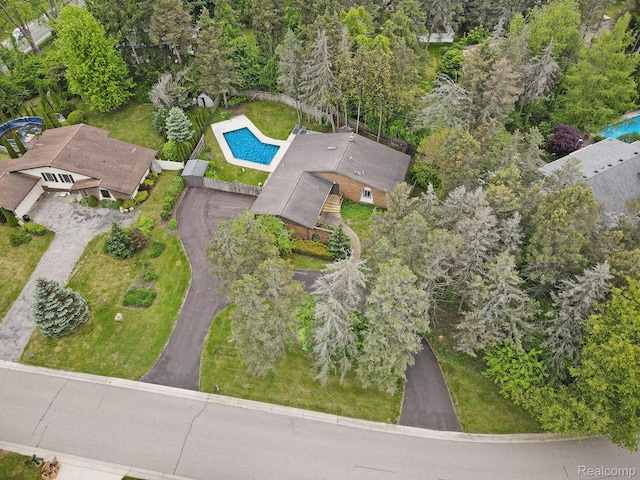 7831 Caberfae Trl, Clarkston, MI 48348 - bird's eye view of a pool area