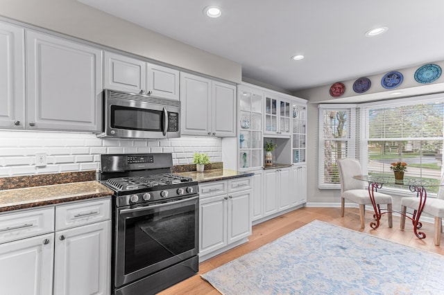 2485 Wildbrook Run Unit 154, Bloomfield Hills, MI 48304 - kitchen with stainless steel appliances, recessed lighting, decorative backsplash, and light wood-style flooring