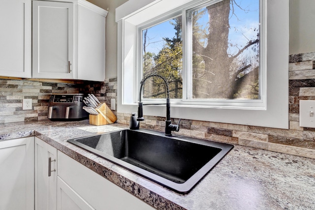 4371 N 68th Ave, Hart, MI 49420 - kitchen featuring a sink, white cabinets, backsplash, and light countertops