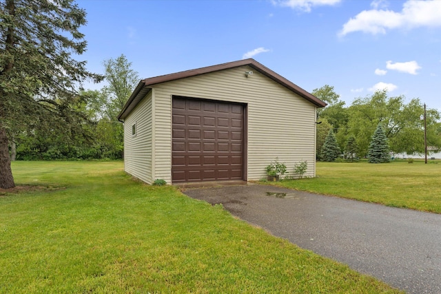 70594 Dennis Dr, Niles, MI 49120 - detached garage featuring driveway