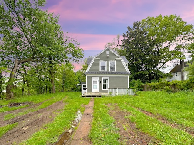 93 Goguac St E, Battle Creek, MI 49015 - dutch colonial featuring a gambrel roof and a deck