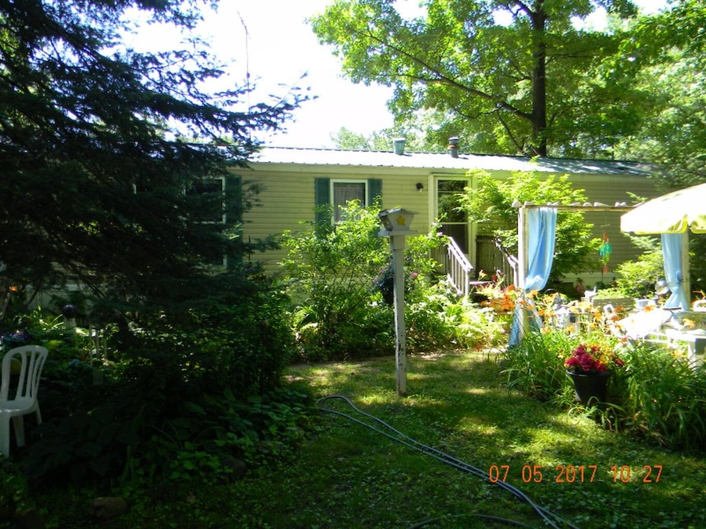 11670 Thrush Dr, Lakeview, MI 48850 - view of yard