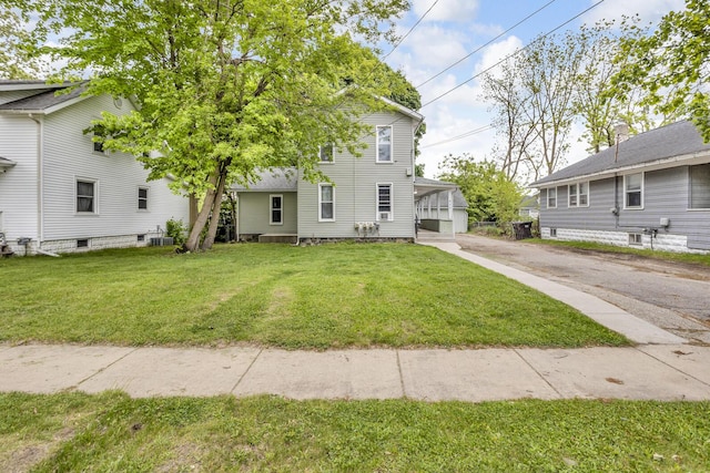 837 Backus St, Jackson, MI 49202 - view of front of home featuring a front yard, driveway, and a carport