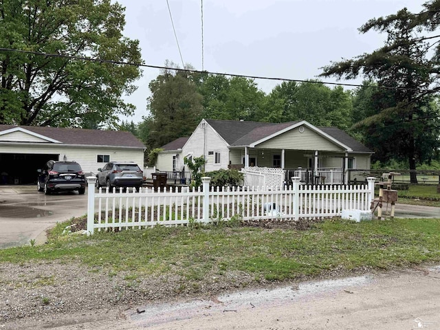 4211 Shelton Dr, Lambertville, MI 48144 - view of front of home with covered porch, a fenced front yard, and driveway