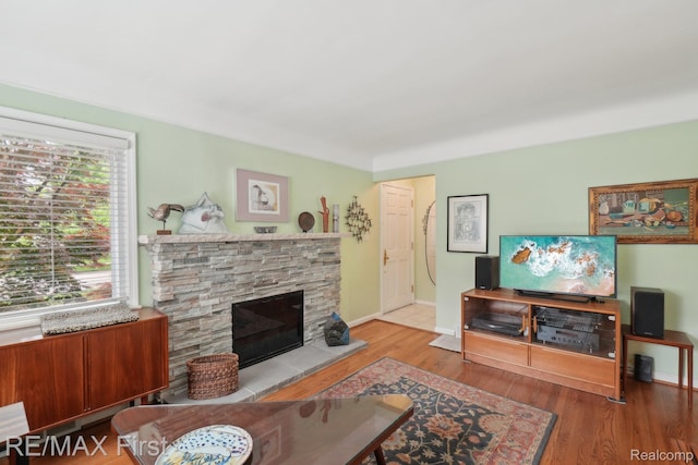 2681 Buckingham Ave, Birmingham, MI 48009 - living room featuring wood finished floors, a fireplace, and baseboards