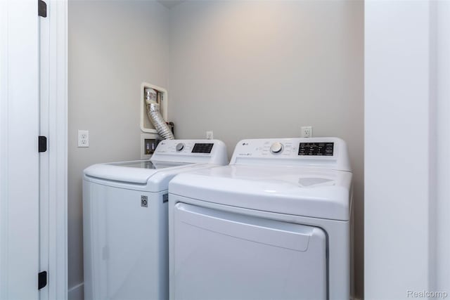 123 Mason Ct Unit 2, Royal Oak, MI 48067 - laundry area with washer and clothes dryer