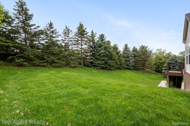 109 Willow Lake Dr, Oxford, MI 48371 - view of grassy yard