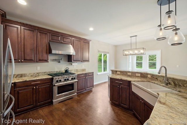 109 Willow Lake Dr, Oxford, MI 48371 - kitchen featuring under cabinet range hood, appliances with stainless steel finishes, a sink, dark wood-style flooring, and decorative light fixtures