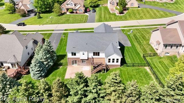 109 Willow Lake Dr, Oxford, MI 48371 - aerial view of residential area