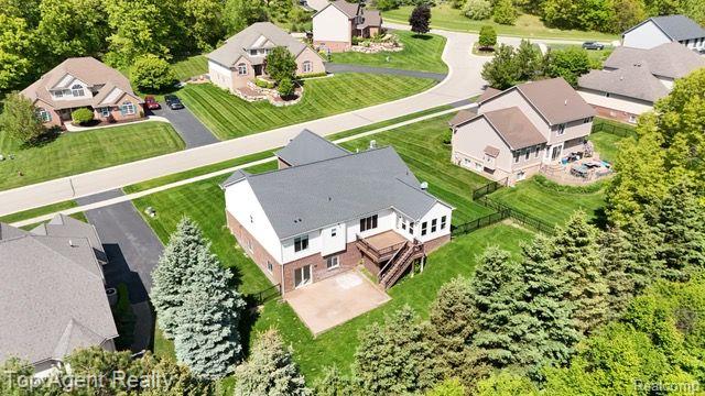 109 Willow Lake Dr, Oxford, MI 48371 - aerial perspective of suburban area