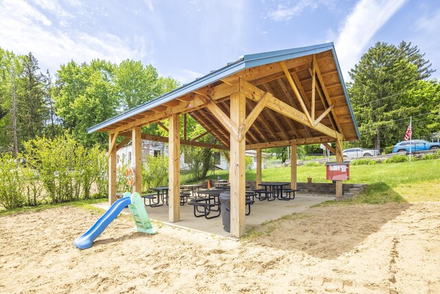 15657 Lakeview Dr, Buchanan, MI 49107 - view of home's community featuring a gazebo