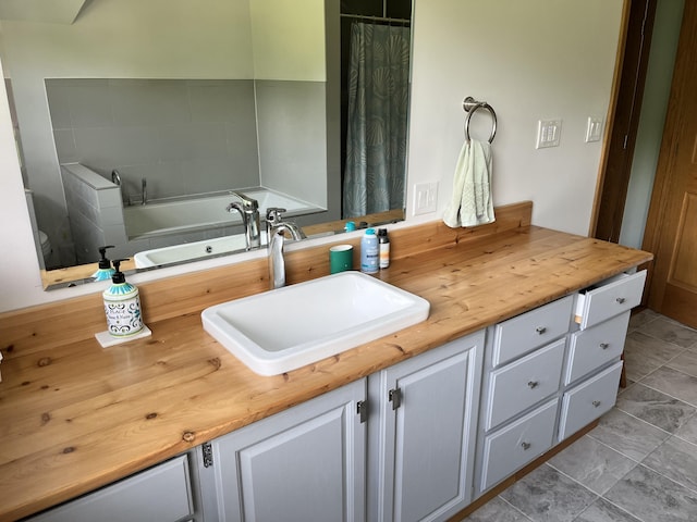 7033 N M-140, Watervliet, MI 49098 - bathroom featuring a garden tub, vanity, and toilet