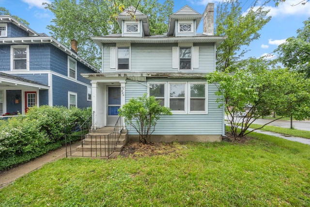 554 Ethel Ave SE, Grand Rapids, MI 49506 - traditional style home featuring a front lawn and entry steps