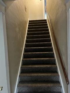 872 Mcalister Ave, Benton Harbor, MI 49022 - view of stairway