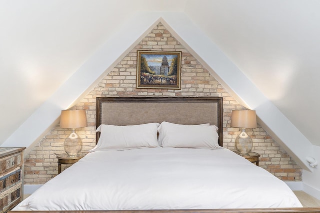 810 Cottageview Dr, Traverse City, MI 49684 - bedroom featuring vaulted ceiling