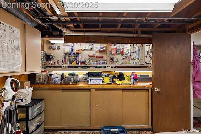 7188 Vicksburg Cir, Shelby Twp, MI 48317 - view of bar area