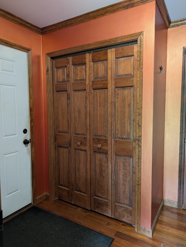 6919 Abrahamson Rd, Ludington, MI 49431 - detailed view of ornamental molding, wood finished floors, and baseboards