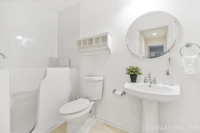 7470 Parmalee Rd, Middleville, MI 49333 - full bath featuring toilet, baseboards, and a shower