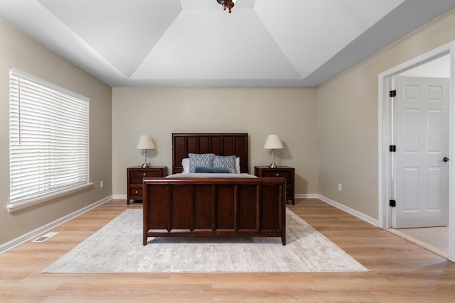 4139 Persimmon Dr, Ypsilanti, MI 48197 - bedroom featuring lofted ceiling, light wood-style flooring, and baseboards