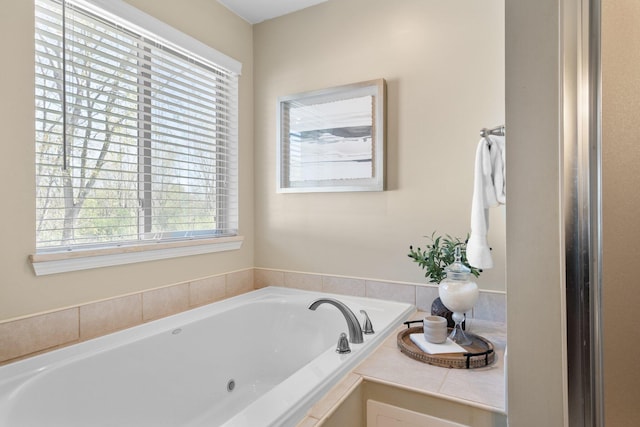 4139 Persimmon Dr, Ypsilanti, MI 48197 - bathroom featuring a jetted tub