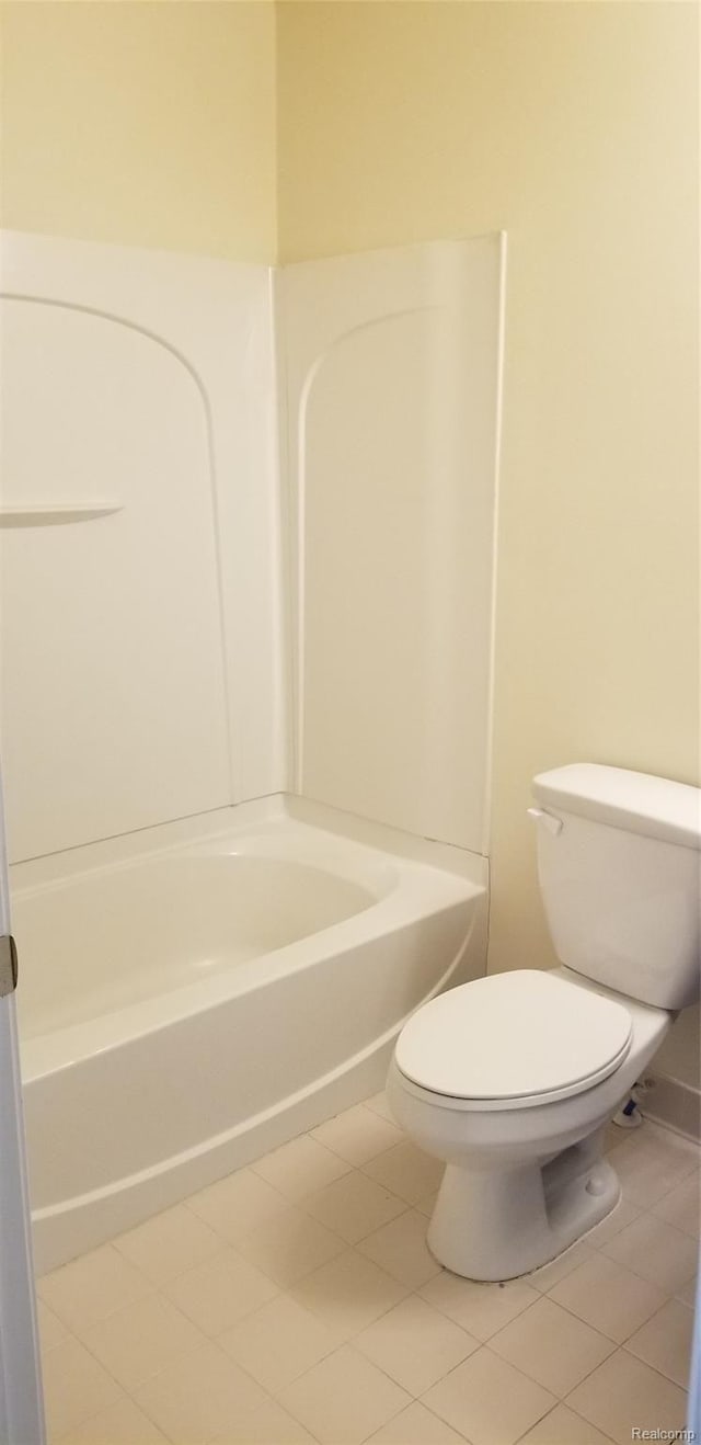 27615 Hidden Oaks Dr Unit 16, Trenton, MI 48183 - bathroom with toilet, tub / shower combination, and tile patterned flooring