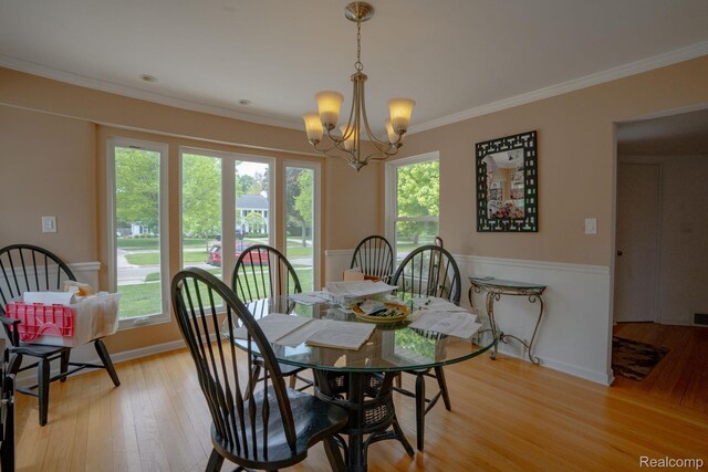 622 Sunningdale Dr, Grosse Pointe Woods, MI 48236 - dining space featuring a chandelier, light wood-style floors, ornamental molding, and baseboards