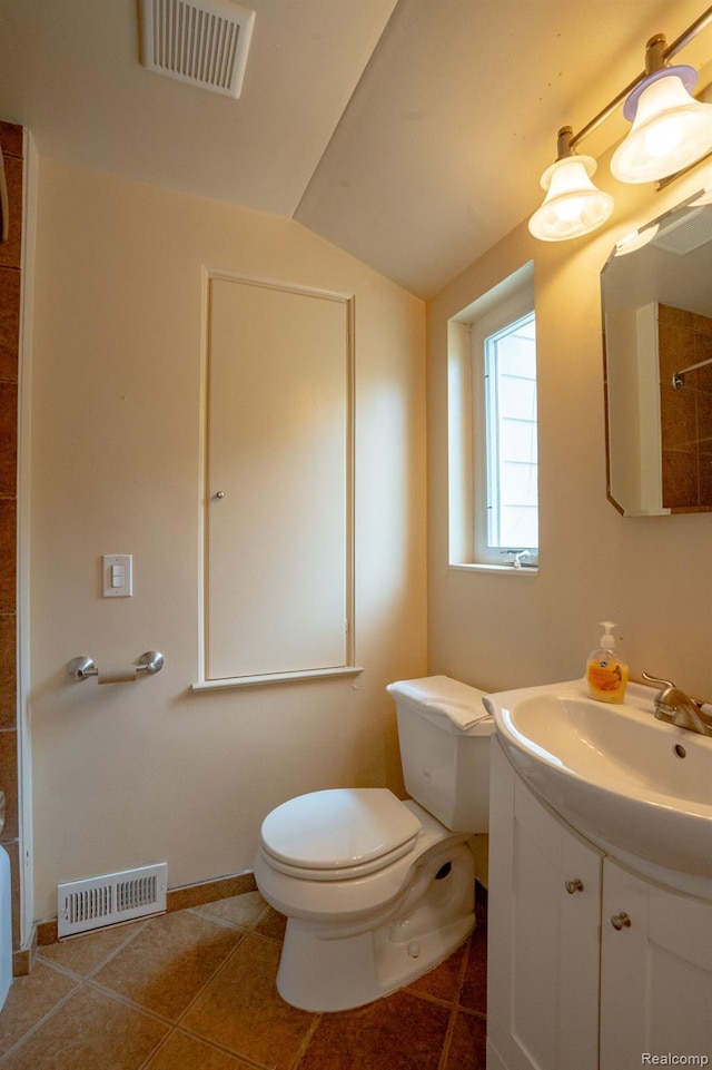 622 Sunningdale Dr, Grosse Pointe Woods, MI 48236 - bathroom with toilet, vanity, a shower, baseboards, and vaulted ceiling