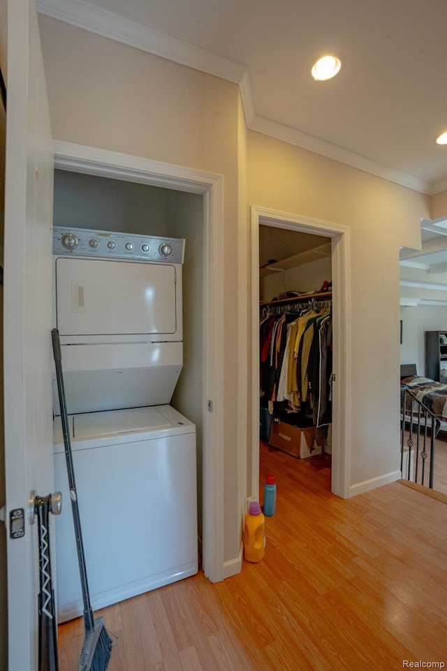 622 Sunningdale Dr, Grosse Pointe Woods, MI 48236 - laundry room featuring stacked washer / drying machine, crown molding, light wood-style floors, baseboards, and recessed lighting