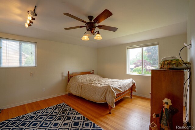 622 Sunningdale Dr, Grosse Pointe Woods, MI 48236 - bedroom with light wood finished floors, baseboards, and ceiling fan