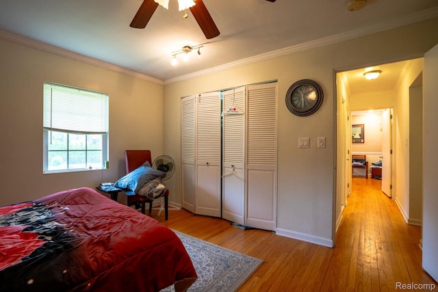 622 Sunningdale Dr, Grosse Pointe Woods, MI 48236 - bedroom featuring light wood-style flooring, a closet, baseboards, ornamental molding, and a ceiling fan