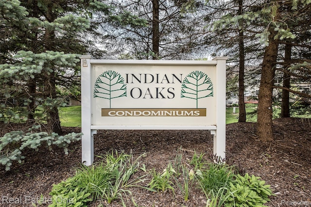 527 Indian Oaks Dr, Howell, MI 48843 - view of community sign