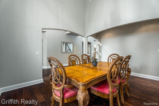 1804 Morgan Lake Ct, Brighton, MI 48114 - dining area with arched walkways, hardwood / wood-style flooring, and baseboards