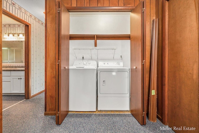 4700 M-79, Nashville, MI 49073 - washroom featuring washing machine and dryer, carpet floors, and wallpapered walls