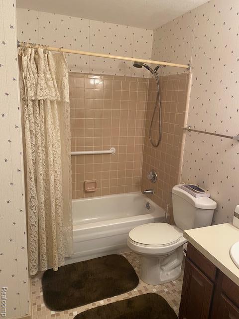 28532 Perryville Way, Farmington Hills, MI 48331 - full bathroom featuring shower / bath combination with curtain, vanity, and wallpapered walls