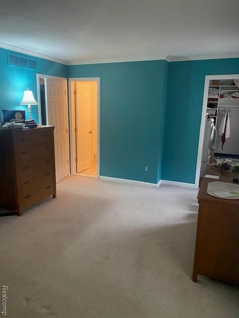 28532 Perryville Way, Farmington Hills, MI 48331 - bedroom with carpet floors, independent washer and dryer, and a closet