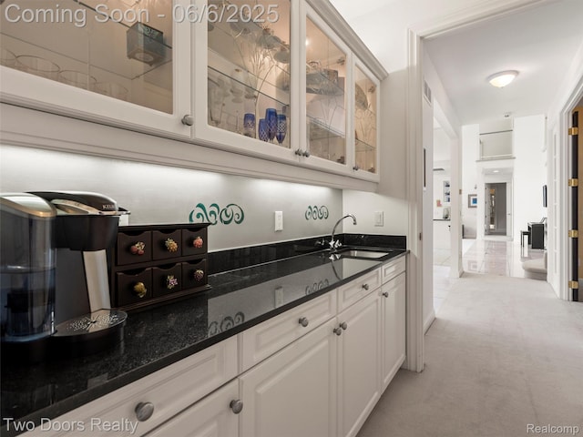 532 Shrewsbury Dr, Clarkston, MI 48348 - bar featuring a sink and light colored carpet