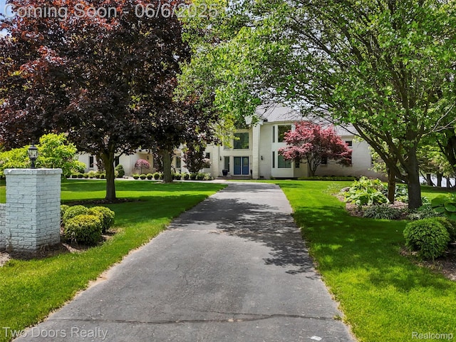 532 Shrewsbury Dr, Clarkston, MI 48348 - obstructed view of property featuring driveway and a front yard
