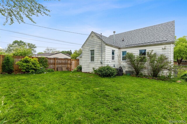 13902 Toepfer Rd, Warren, MI 48089 - rear view of property with roof with shingles