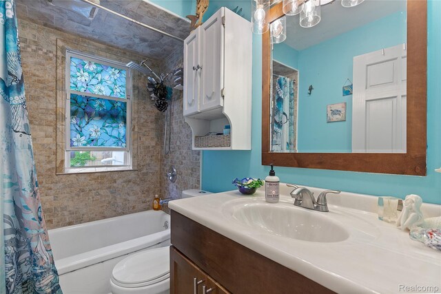 13902 Toepfer Rd, Warren, MI 48089 - full bath featuring toilet, vanity, and shower / bathtub combination with curtain
