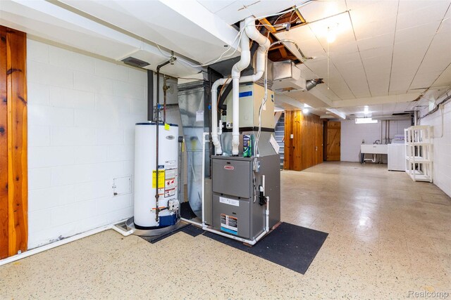 20550 Fairway Ln, Grosse Pointe Woods, MI 48236 - utilities with water heater, a sink, heating unit, and washing machine and clothes dryer