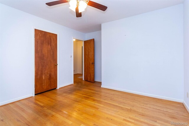 20550 Fairway Ln, Grosse Pointe Woods, MI 48236 - spare room with light wood-type flooring, a ceiling fan, and baseboards
