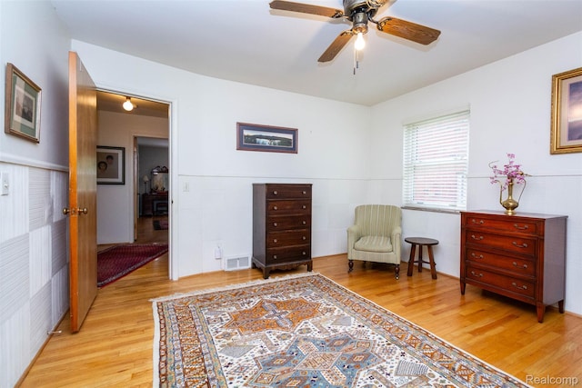 20550 Fairway Ln, Grosse Pointe Woods, MI 48236 - sitting room with light wood-style flooring and a ceiling fan