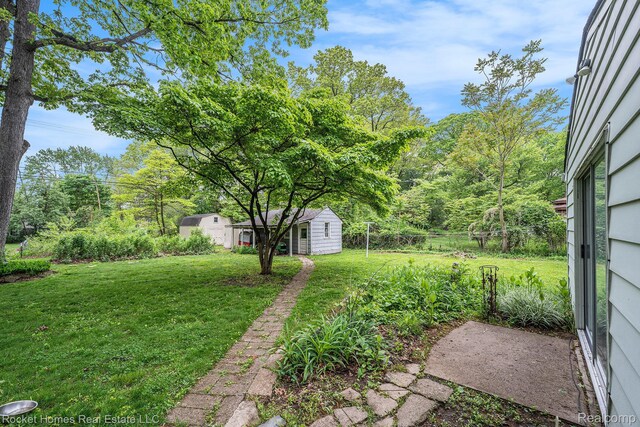 35825 Oakwood Ln, Westland, MI 48186 - view of yard