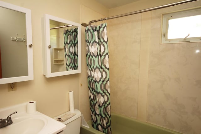 1772 E T Ave, Portage, MI 49002 - full bath featuring shower / bath combination with curtain, toilet, and vanity